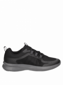 zapatilla negra informal de hombre con forro textil, adaptándose a la anatomía del pie para evitar roces.