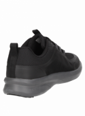 zapatilla negra informal de hombre con material 70% mesh, ofreciendo suavidad y maleabilidad.