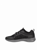 zapatilla negra informal de hombre con taco plano de 4 cm y punta redonda, cómoda y ligera.