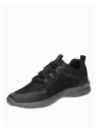 zapatilla negra informal de hombre con diseño moderno y juvenil, ideal para uso urbano diario.