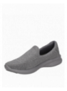 zapatilla gris informal para hombre con diseño moderno y juvenil