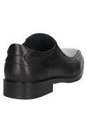 Vista lateral del zapato negro de hombre, mostrando su diseño anatómico.