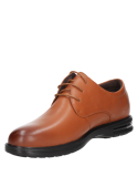 Punta redonda del zapato camel de cuero, diseñado para confort.