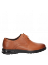 Detalle de costuras en zapato camel de cuero, ideal para uso diario.