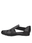 Sandalia negra de cuero, estilo casual femenino con punta redonda.