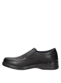 Zapato negro de cuero para hombre, estilo clásico y versátil, combina con chinos o jeans oscuros.
