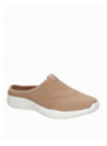 zapatilla beige para mujer, estilo urbano, mezcla de textil y cuero, diseñada para evitar roces y ofrecer descanso.