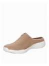 zapatilla urbana beige para mujer, mezcla de cuero y textil, ideal para actividades diarias con comodidad prolongada.