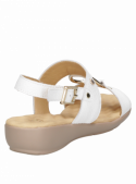 Calzado de cuero blanco para mujer, estilo casual, con forro suave y plantilla confortable.