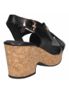 Sandalia de cuero negro para mujer, diseño confortable con forro suave y plantilla cómoda.