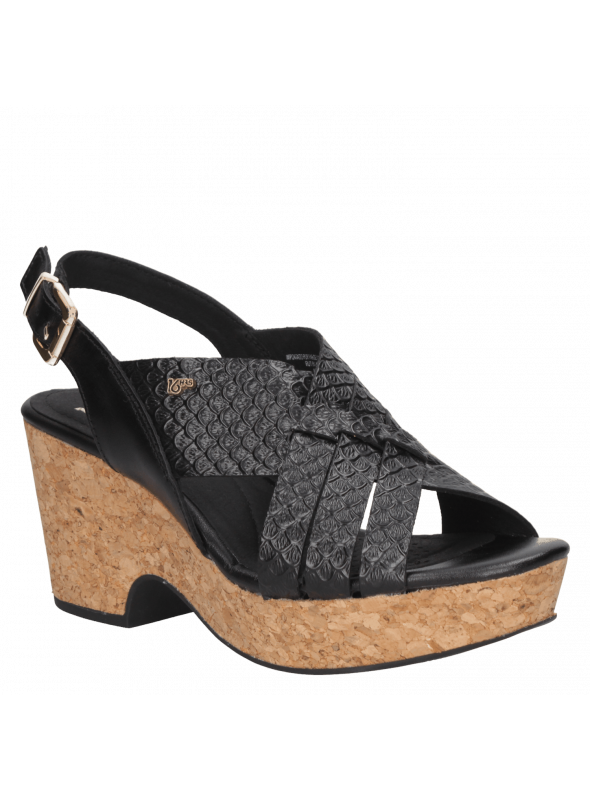 Sandalia de mujer en cuero blanco con taco bloque, estiliza sin perder comodidad.