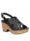 Elegante sandalia negra de cuero femenino, estilo casual, perfecta para días calurosos.