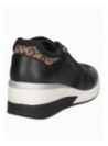 calzado urbano de cuero negro para mujer, adaptado a la anatomía del pie, evita roces.