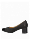 Zapato clásico de cuero negro para mujer, con taco medio cuadrado, ideal para ocasiones formales y semi-formales.