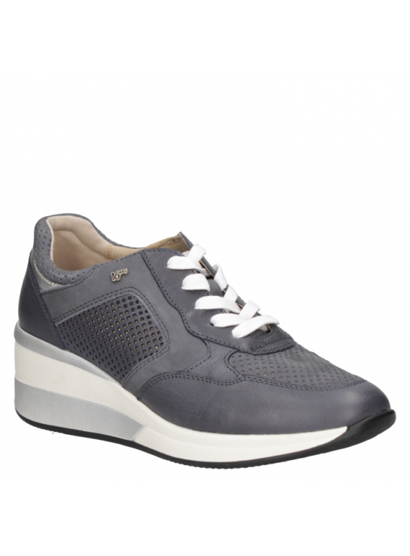 Zapatilla urbana de cuero rosado para mujer, diseño moderno y juvenil.