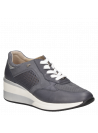 zapatilla urbana azul de cuero para mujer con taco plano de 6 cm y punta redonda