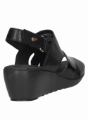 Sandalia de cuero negro para mujer, estilo casual, con forro suave de PU y plantilla cómoda.