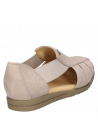 Sandalia casual de cuero beige para mujer, comodidad y estilo.