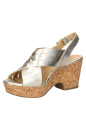 Sandalia dorada para mujer, cuero premium, frescura y bienestar en verano.