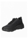 Zapatilla urbana negra para mujer con taco plano de 5.5 cm y punta redonda, ideal para uso diario.