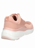 zapatilla femenina rosada, material sintético, suave y maleable, se adapta al pie.