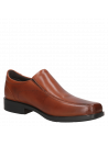 Zapato camel de vestir para hombre con punta cuadrada y taco plano de 2 cm.