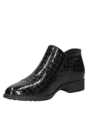Zapato urbano negro de charol, suela plana y cremallera, ideal para combinar con jeans o atuendos más refinados.