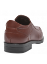 Zapato de vestir chocolate para hombre con punta cuadrada y taco plano.