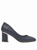 Zapato de charol azul para mujer, clásico y elegante, ideal para eventos formales y semi-formales.