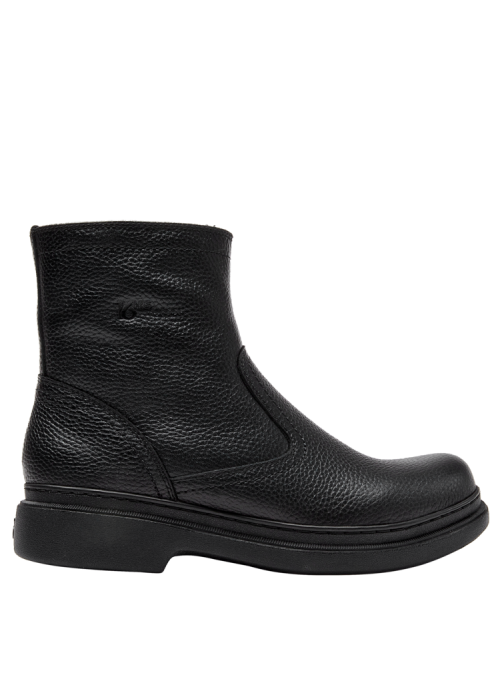 Botín casual de cuero negro para hombre, versátil para climas fríos, sin adornos, adecuado para ocasiones semi-formales.