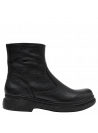 Calzado de cuero negro, corte alto y duradero, estilo utilitario, recomendado para trabajos que requieren resistencia.