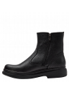 Calzado de cuero negro para hombre con suela gruesa, perfecto para actividades al aire libre y uso urbano diario.