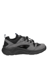 Sandalia de hombre gris con ajuste de deslizador y terminal ajustable.