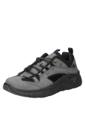 Calzado masculino gris ideal para senderismo con suela antideslizante.