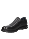 Zapato negro de cuero para hombre, estilo casual, con diseño anatómico y horma amplia.