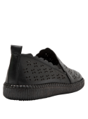 Zapato casual negro de cuero para mujer, perfecto para diversas ocasiones y todo el día.