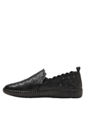 Calzado de cuero negro para mujer, casual, con taco plano de 3.3 cm y diseño delicado.