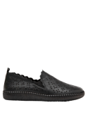 Zapato casual negro de cuero para mujer, con taco plano y punta redonda, ideal para uso diario.