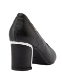 Zapato de cuero negro para mujer, diseño delicado y cómodo, perfecto para todo el día.