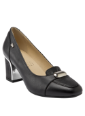 Calzado de cuero negro para mujer, ideal para ocasiones casuales, con diseño cómodo y elegante.