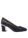 Zapato azul de charol para mujer, sofisticado y versátil, ideal para un look pulido en presentaciones formales.