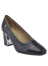 Calzado formal azul para mujer, hecho de cuero, que equilibra moda y funcionalidad en eventos corporativos.
