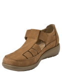 Zapato camel de cuero para mujer, combina estilo casual con materiales suaves y ligeros.