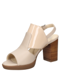 Sandalia de taco bloque en cuero beige charol para mujer, combina estilo y comodidad con su diseño anatómico.