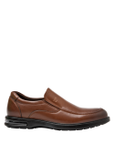 Zapato masculino café de cuero con soporte ideal y ajuste natural para confort diario.