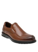 Elegante zapato casual de cuero café con protección extra y ligereza FEATHERLITE.
