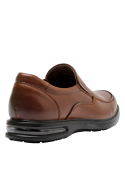 Zapato café de cuero para hombre, estilo casual con diseño anatómico y horma amplia.