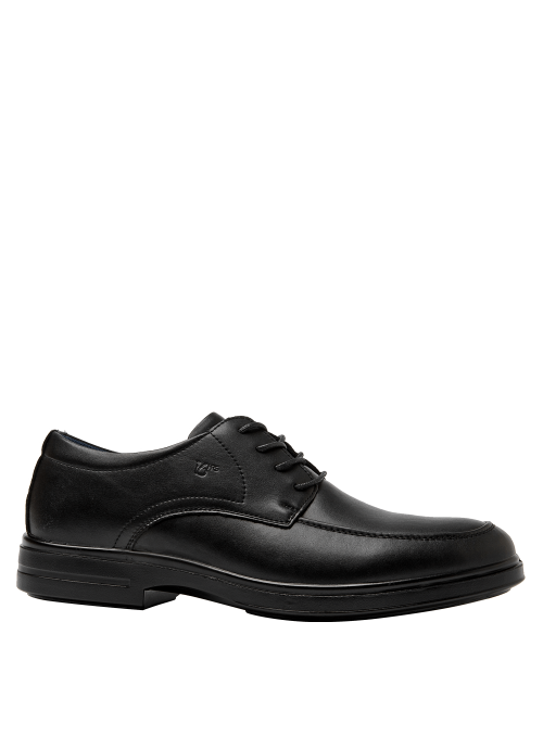 Textura del cuero en zapato Derby negro de hombre.