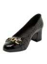Zapato negro de cuero para mujer, con taco cuadrado que proporciona estabilidad y comodidad al caminar.