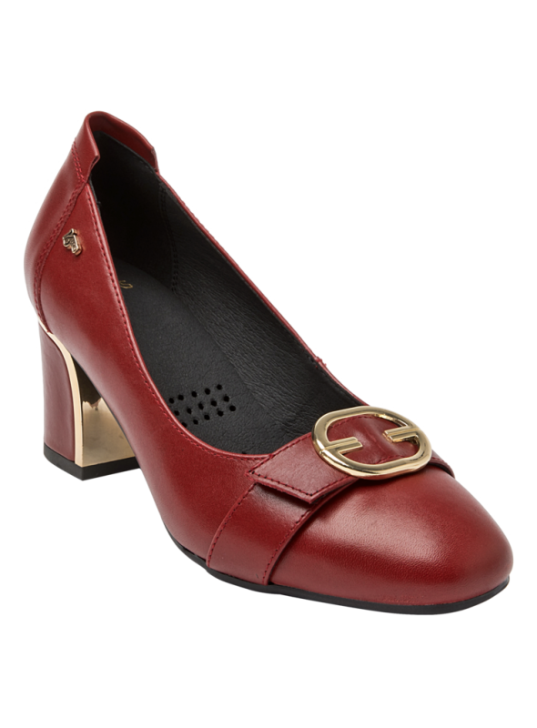 Elegante zapato de cuero negro para mujer, ideal para oficina, con adorno de hebilla y tacón robusto para mayor estabilidad.